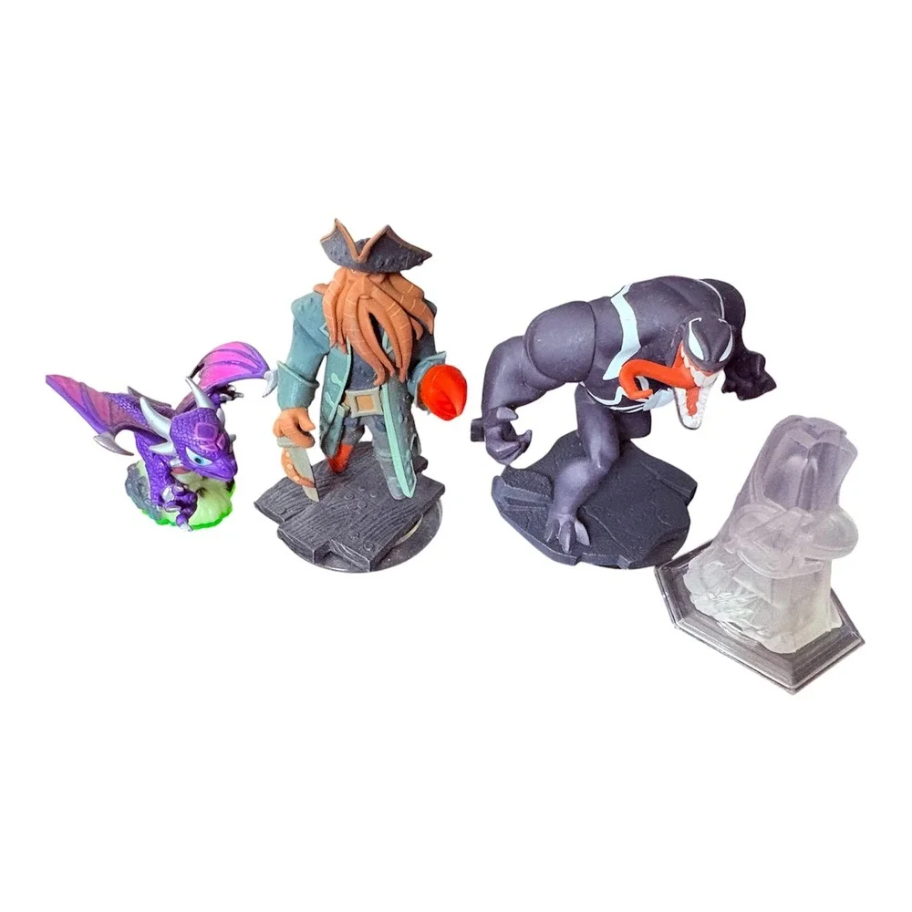 Skylanders Mixed Lot of 42 Figures‎ Spyro, Giants, Crystals with Spyro Bag